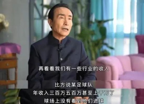 内维尔接着说：“他有潜力成为史上最顶尖的右后卫。